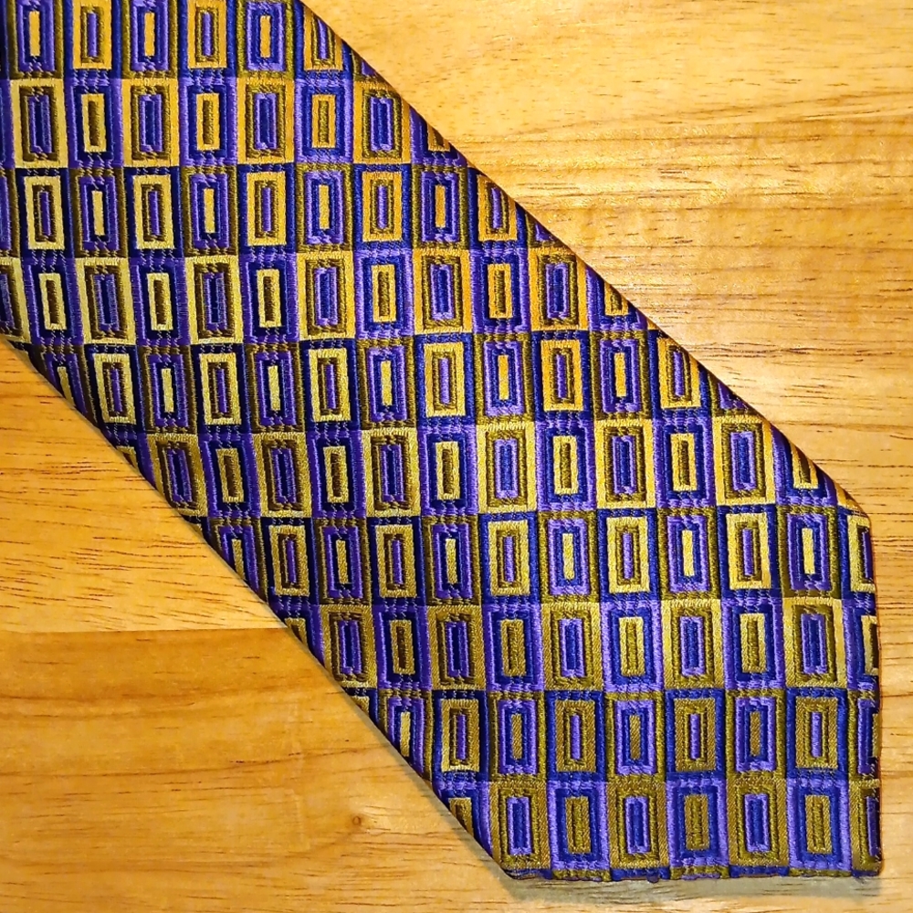 XMI Platinum necktie